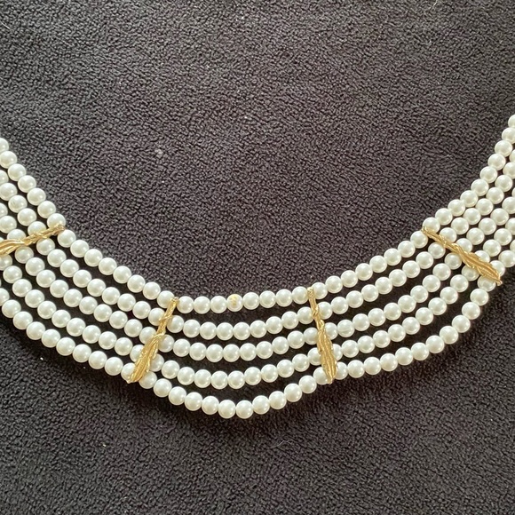 Beautiful Faux Pearl Necklace with 5 strands - Picture 4 of 10